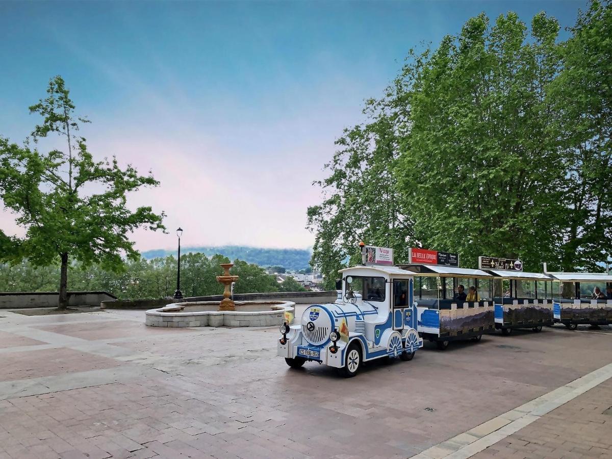 Quartier Historique Et Populaire Du Chateau De โป ภายนอก รูปภาพ